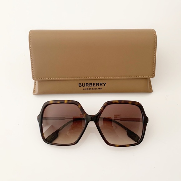Burberry Sunglasses, New 235 - Picture 4 of 6